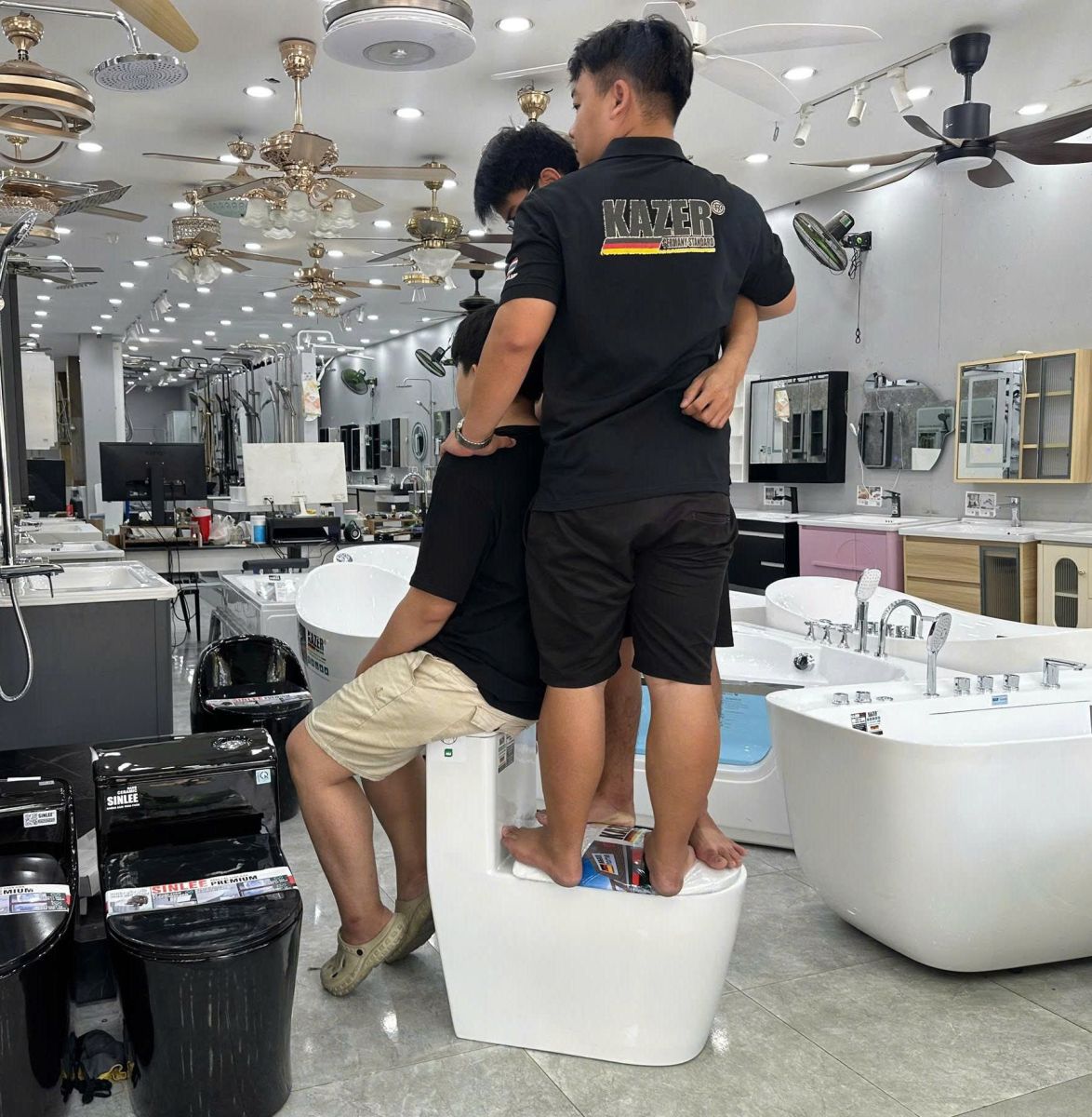 KZ9833 BỒN CẦU 1 KHỐI KAZER