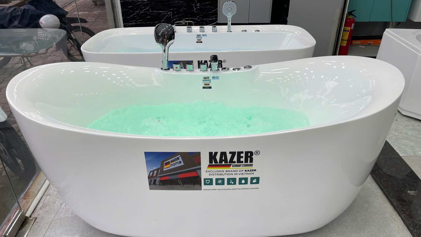 KZ8952T-15 – BỒN TẮM NẰM MASSAGER MÀU TRẮNG NGỌC TRAI KAZER – CÓ MASSA + ĐÈN LED + GỐI TỰA ĐẦU – SIZE 1500x770x600mm